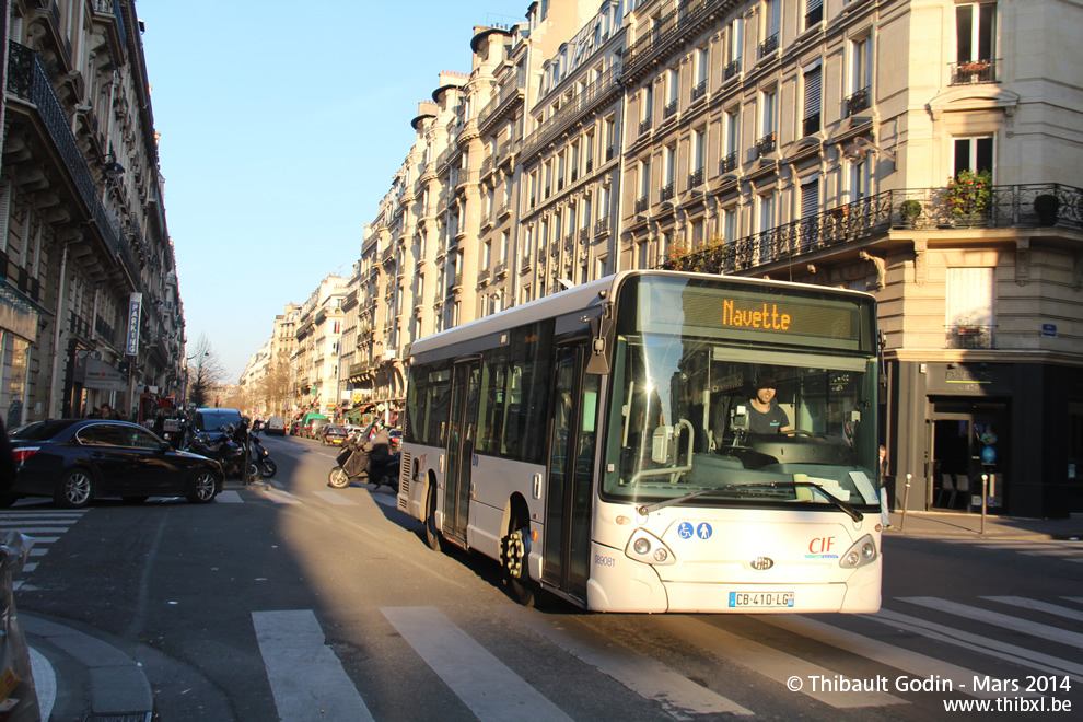 Bus 089081 (CB-410-LG) sur la navette Pereire-Pont Cardinet (Transilien) à Malesherbes (Paris)