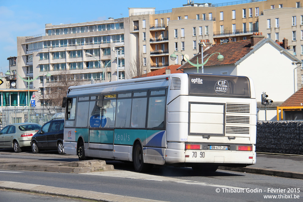 Bus 1657 (BN-477-JY) sur la navette RER D (Transilien) à Saint-Denis