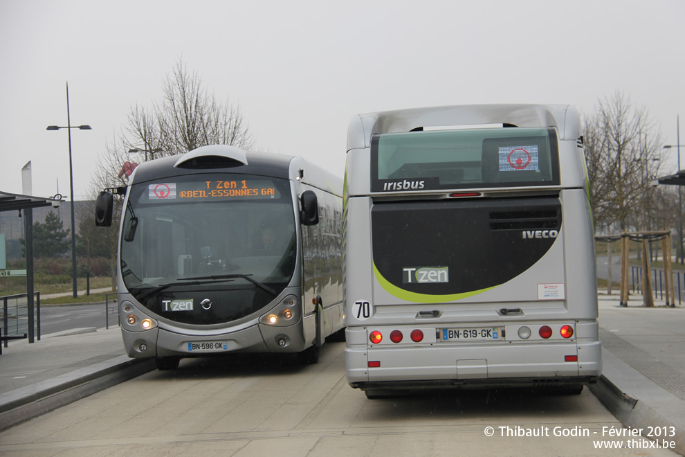 Bus 15 (BN-596-GK) et 16 (BN-619-GK) sur la ligne 1 (T Zen) à Lieusaint