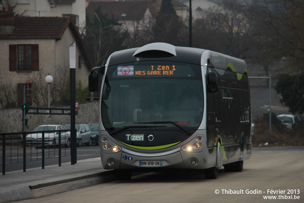 Bus 16 (BN-619-GK) sur la ligne 1 (T Zen) à Corbeil-Essonnes