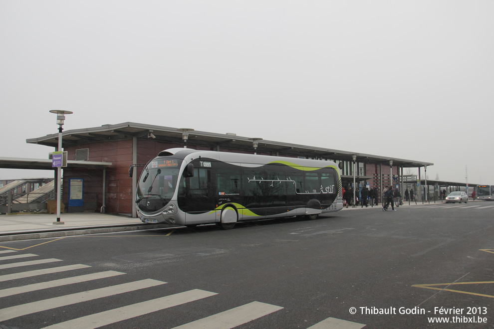 Bus 13 (BN-556-GK) sur la ligne 1 (T Zen) à Lieusaint