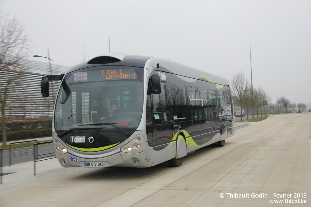 Bus 16 (BN-619-GK) sur la ligne 1 (T Zen) à Lieusaint
