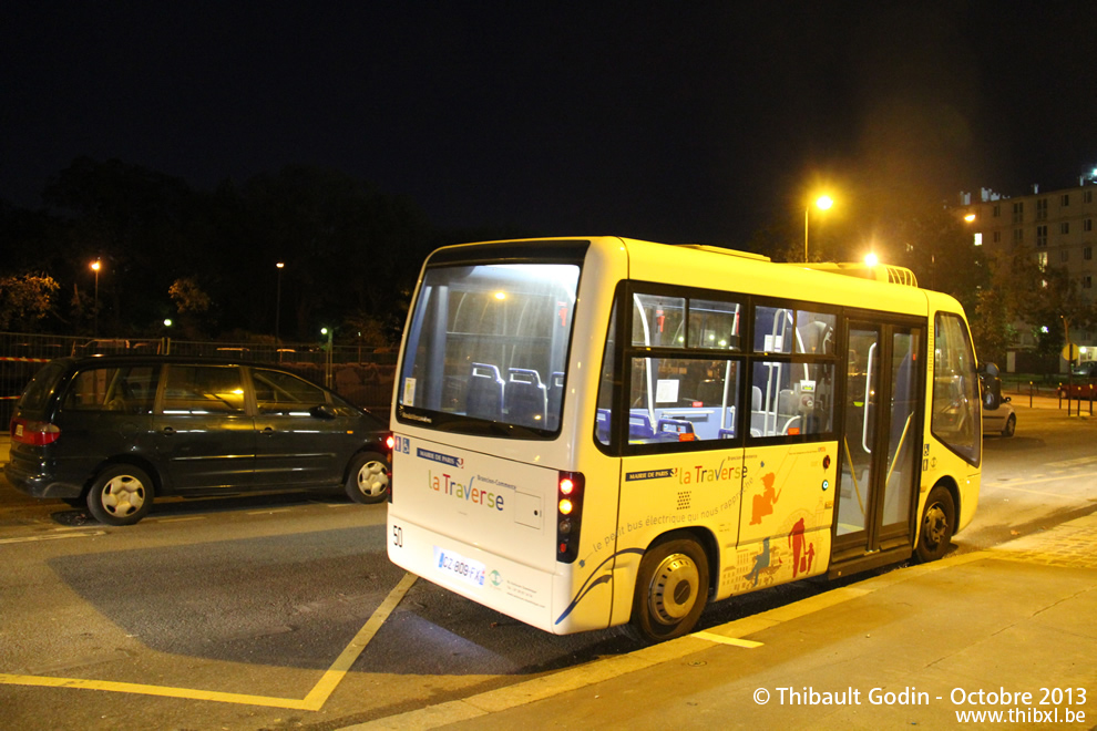 Bus (CZ-809-FX) sur la ligne 15 (Traverse Brancion-Commerce - B.E. Green) à Georges Brassens (Paris)