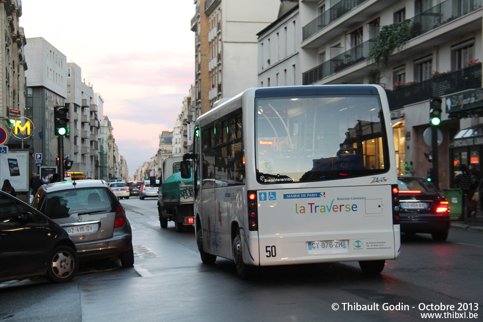 Bus (CY-876-ZH) sur la ligne 15 (Traverse Brancion-Commerce - B.E. Green) à Vaugirard (Paris)