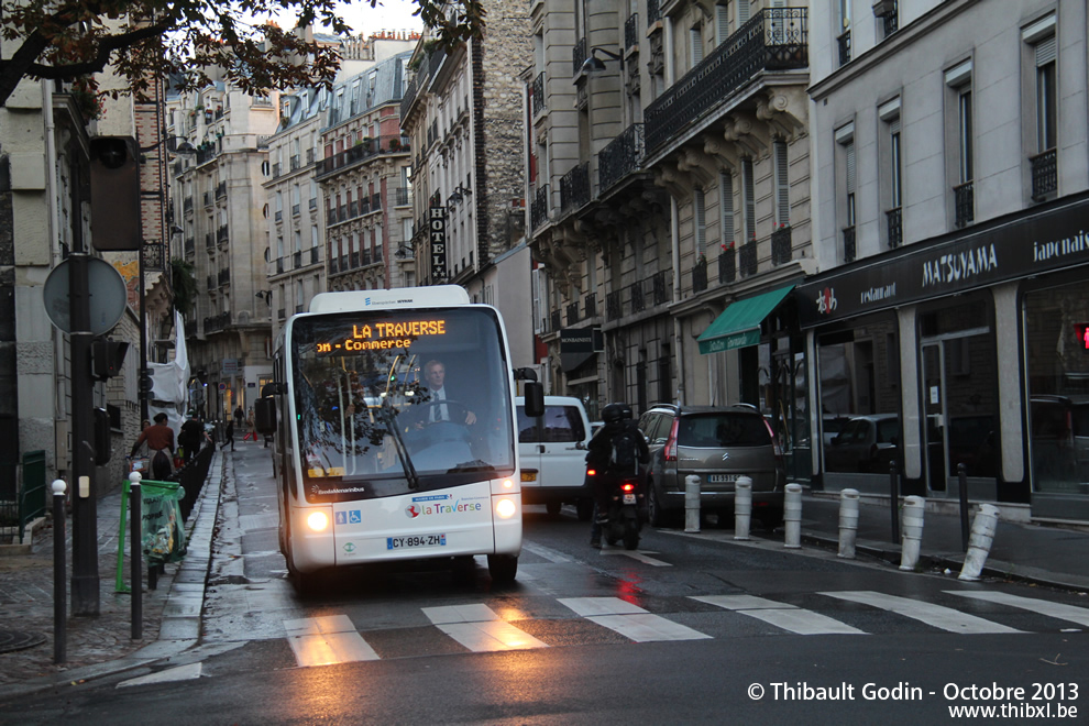 Bus (CY-894-ZH) sur la ligne 15 (Traverse Brancion-Commerce - B.E. Green) à Vaugirard (Paris)