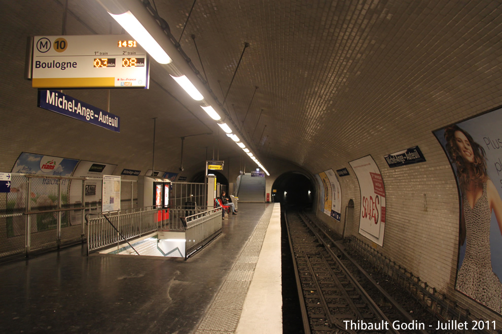 Station Michel-Ange - Auteuil sur la ligne 10 (RATP) à Paris