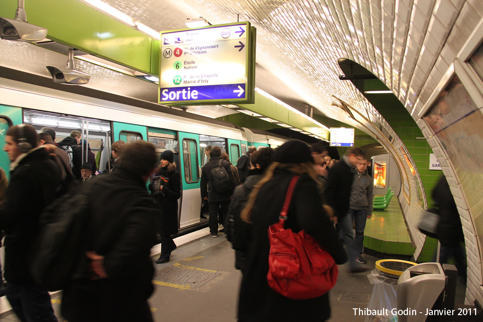 Station Montparnasse - Bienvenüe sur la ligne 13 (RATP) à Paris