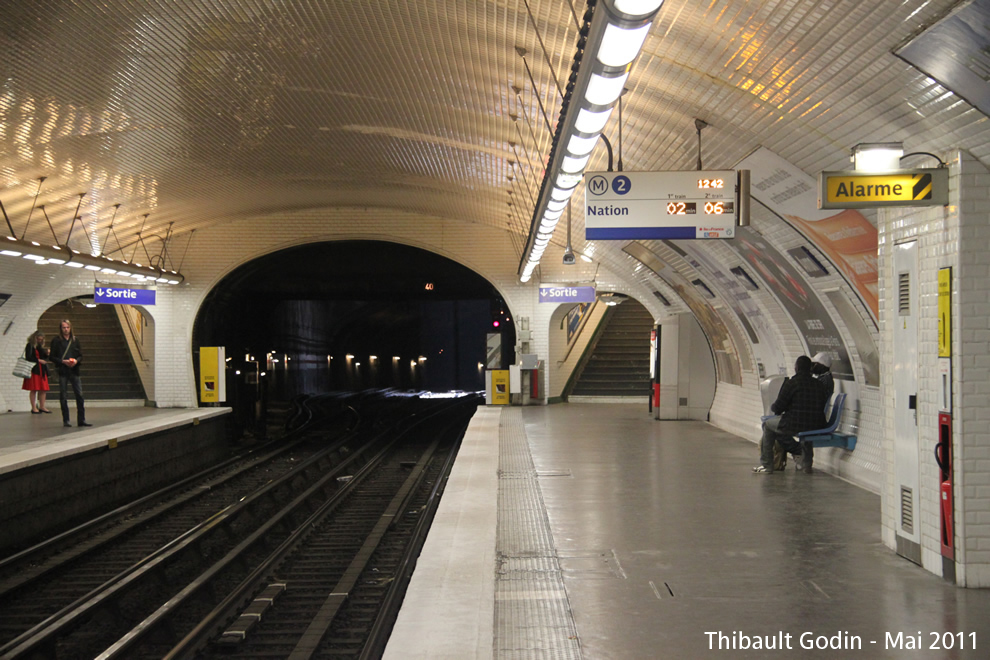 Station Avron sur la ligne 2 (RATP) à Paris