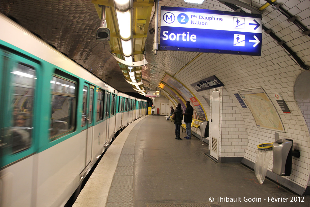 Station Barbès - Rochechouart sur la ligne 4 (RATP) à Paris