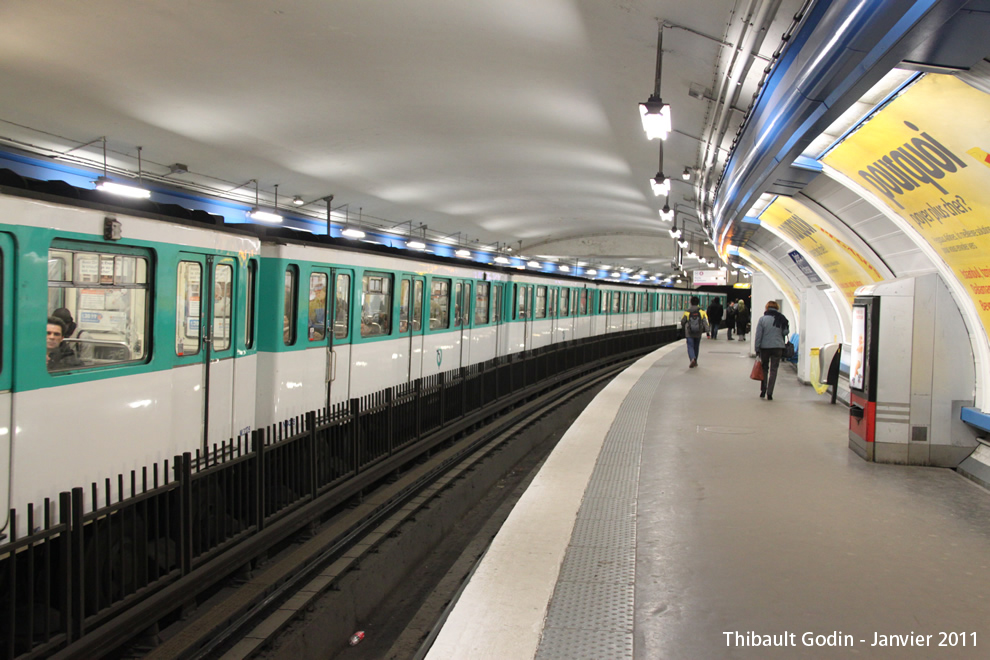 Station Denfert-Rochereau sur la ligne 4 (RATP) à Paris