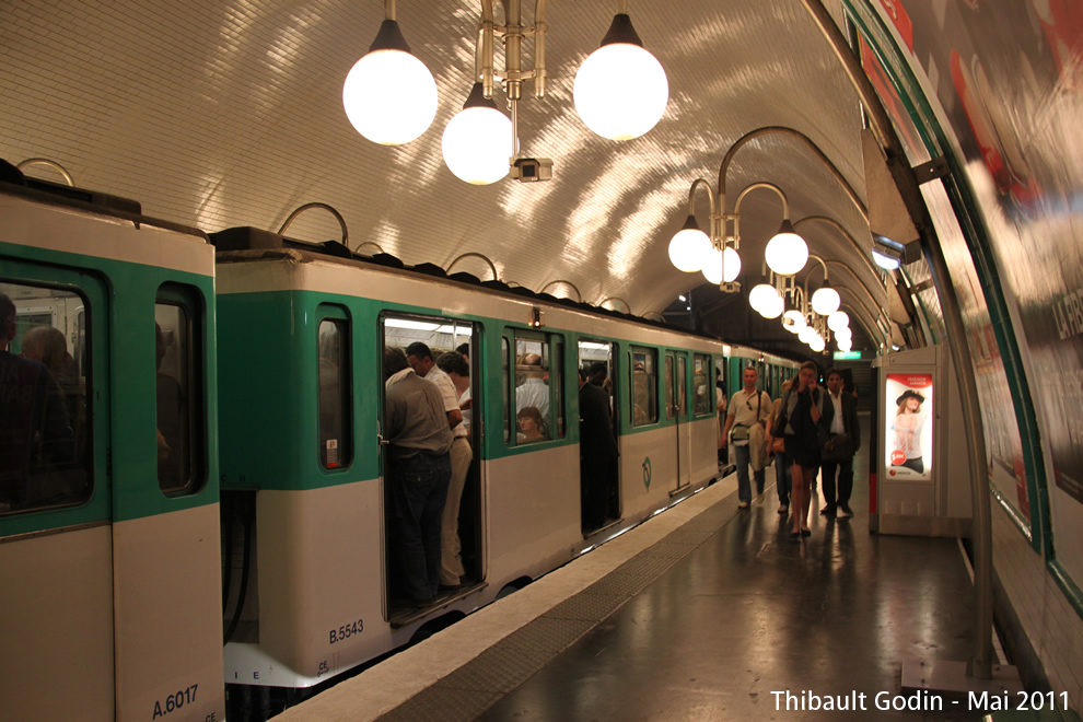 Station Cité sur la ligne 4 (RATP) à Paris
