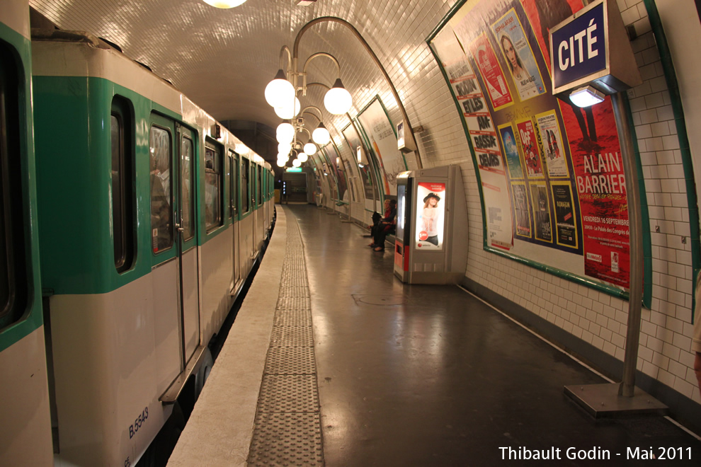 Station Cité sur la ligne 4 (RATP) à Paris