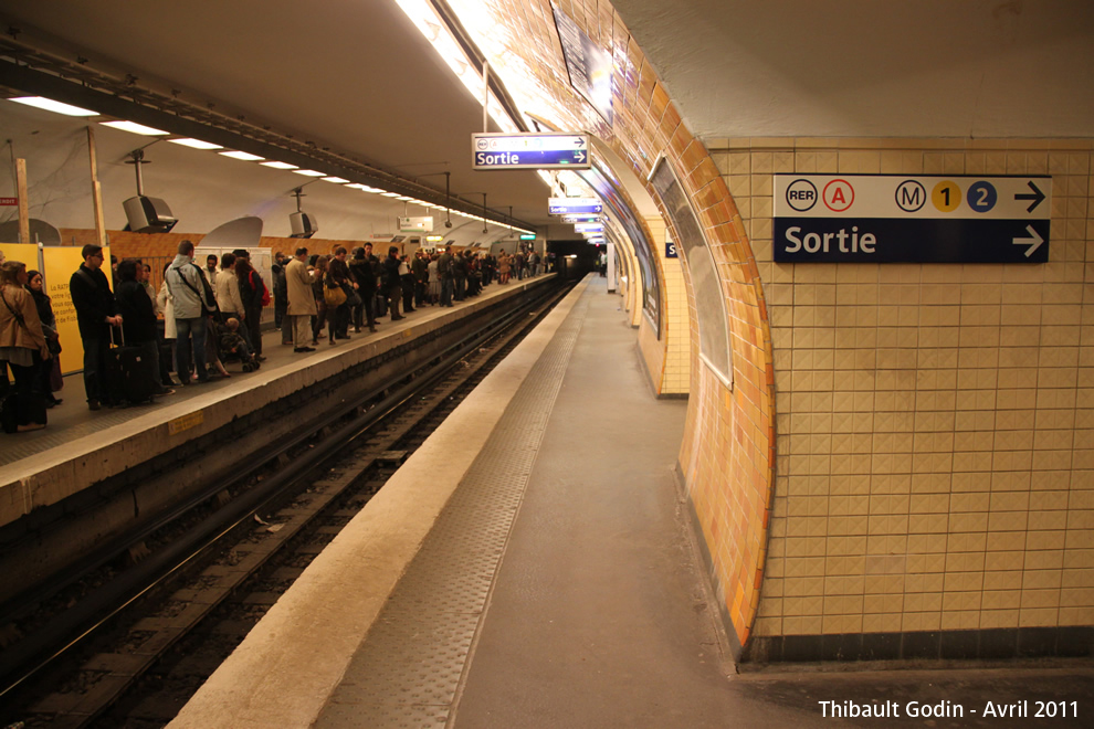 Station Charles de Gaulle - Étoile sur la ligne 6 (RATP) à Paris