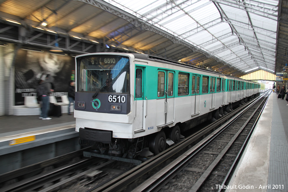 Métro 6510 sur la ligne 6 (RATP) à La Motte-Picquet Grenelle (Paris)