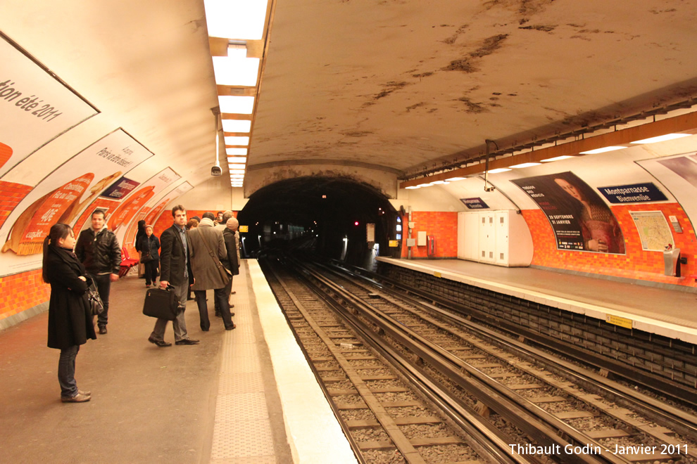 Station Montparnasse - Bienvenüe sur la ligne 6 (RATP) à Paris