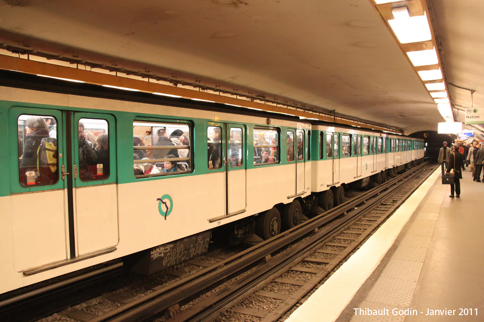 Station Montparnasse - Bienvenüe sur la ligne 6 (RATP) à Paris