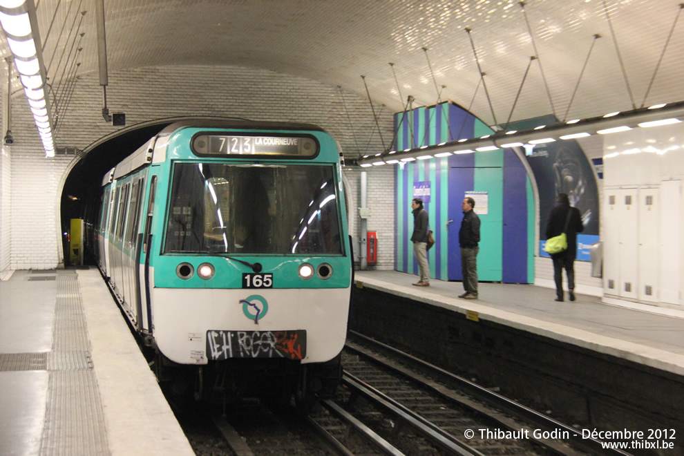 Métro 165 sur la ligne 7 (RATP) à Corentin Cariou (Paris)