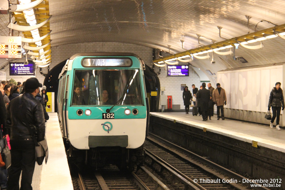 Métro 182 sur la ligne 7 (RATP) à Crimée (Paris)