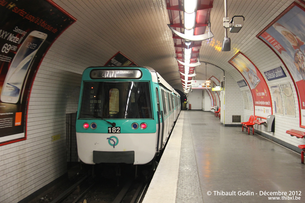 Métro 182 sur la ligne 7 (RATP) à Château-Landon (Paris)
