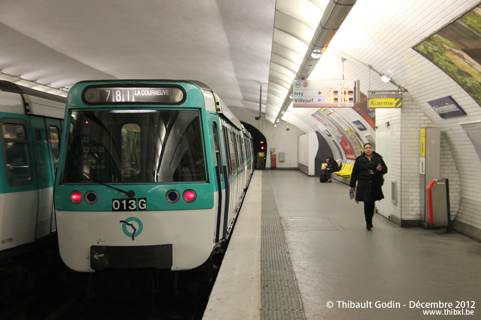 Métro 013G sur la ligne 7 (RATP) à Poissonnière (Paris)