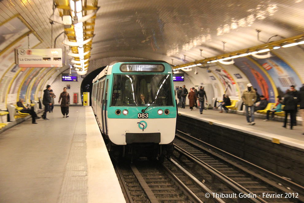 Métro 083 sur la ligne 7 (RATP) à Crimée (Paris)