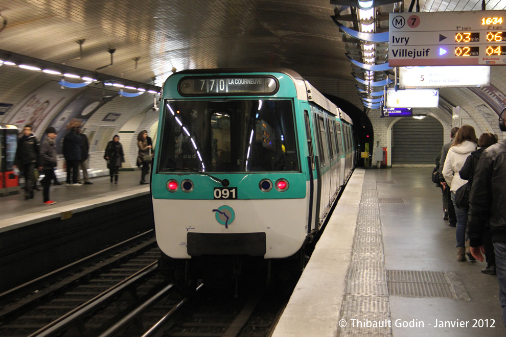 Métro 091 sur la ligne 7 (RATP) à Stalingrad (Paris)