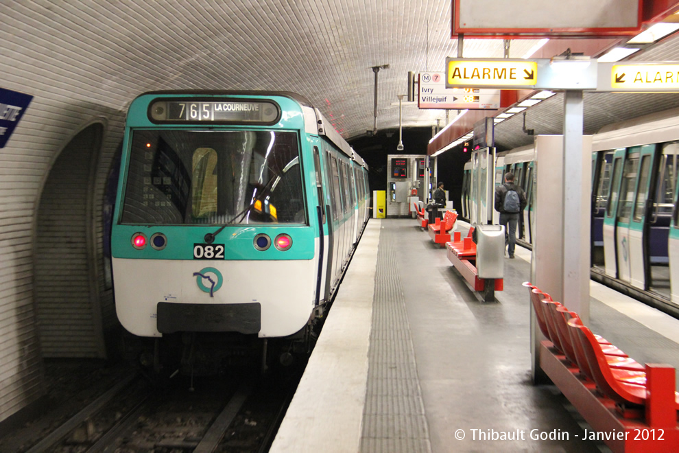 Métro 082 sur la ligne 7 (RATP) à Porte de la Villette (Paris)