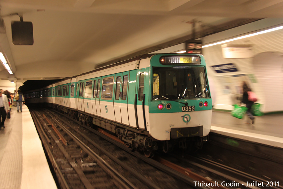 Métro 035G sur la ligne 7 (RATP) à Gare de l'Est (Paris)