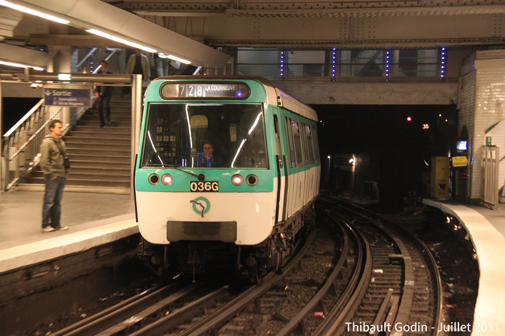 Métro 036G sur la ligne 7 (RATP) à Gare de l'Est (Paris)