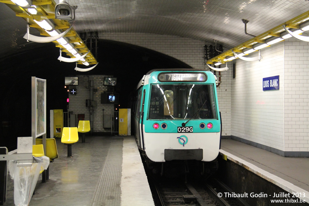 Métro 029G sur la ligne 7 (RATP) à Louis Blanc (Paris)