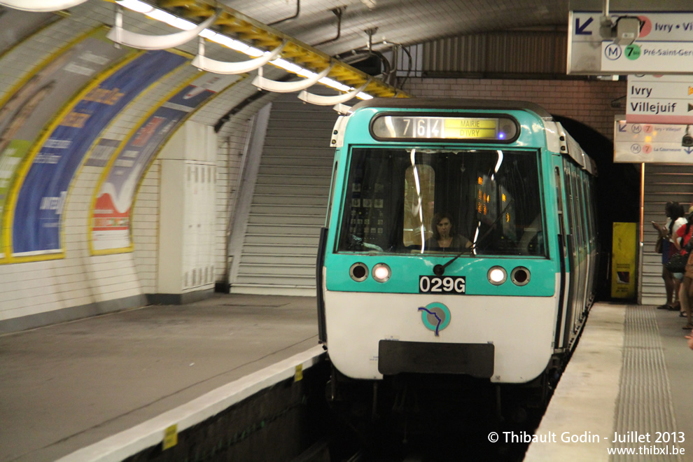 Métro 029G sur la ligne 7 (RATP) à Louis Blanc (Paris)