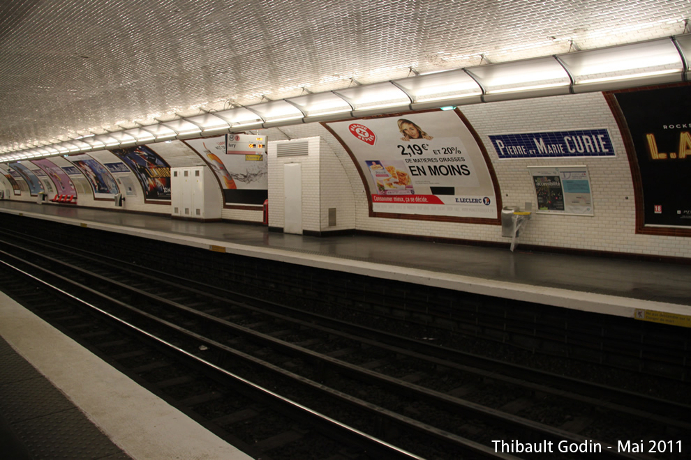 Station Pierre et Marie Curie sur la ligne 7 (RATP) à Ivry-sur-Seine