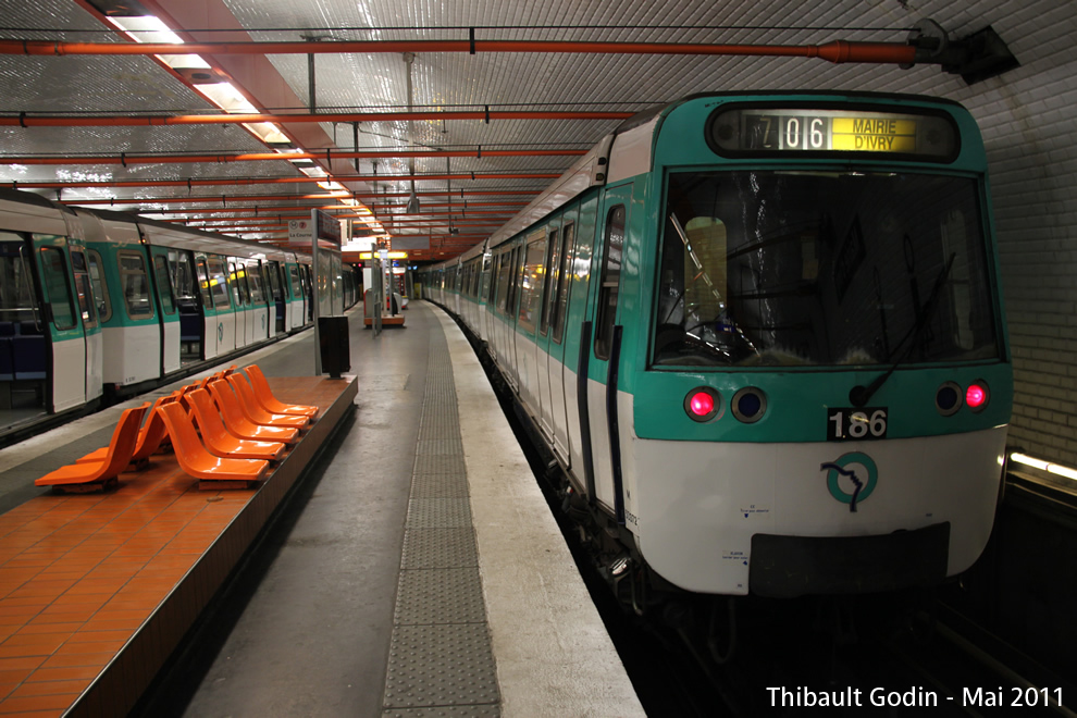 Métro 186 sur la ligne 7 (RATP) à Ivry-sur-Seine