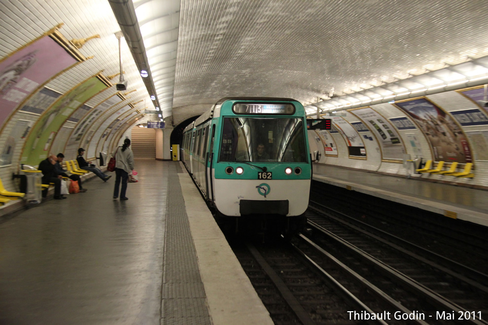 Métro 162 sur la ligne 7 (RATP) à Maison Blanche (Paris)