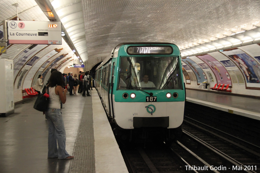 Métro 187 sur la ligne 7 (RATP) à Ivry-sur-Seine