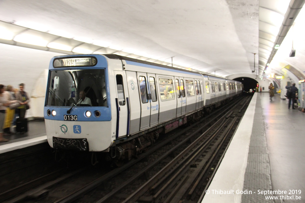 Métro 013G sur la ligne 7 (RATP) à Poissonnière (Paris)