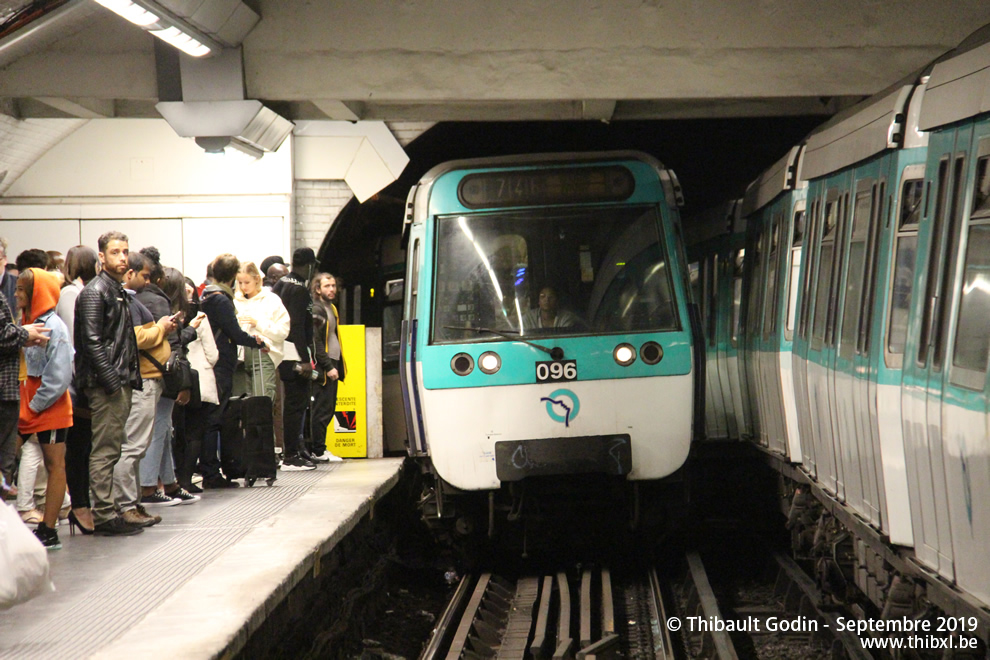 Métro 096 sur la ligne 7 (RATP) à Gare de l'Est (Paris)
