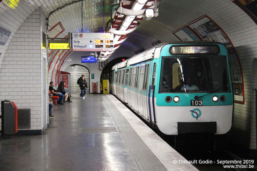 Métro 103 sur la ligne 7 (RATP) à Château-Landon (Paris)