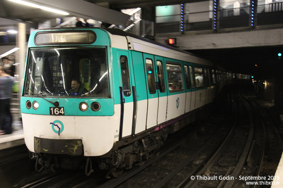 Métro 164 sur la ligne 7 (RATP) à Gare de l'Est (Paris)