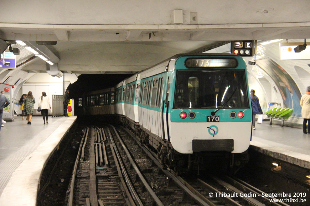 Métro 170 sur la ligne 7 (RATP) à Gare de l'Est (Paris)