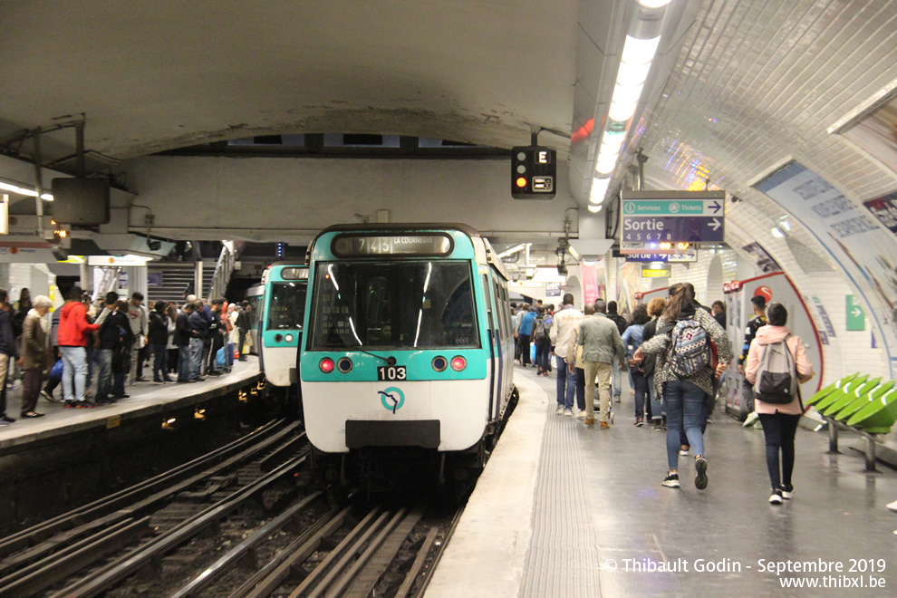Métro 103 sur la ligne 7 (RATP) à Gare de l'Est (Paris)