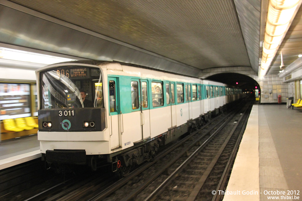 Métro 3011 sur la ligne 9 (RATP) à Franklin D. Roosevelt (Paris)