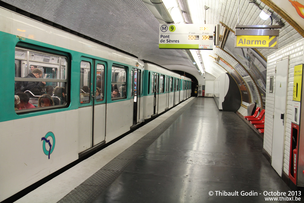 Station Iéna sur la ligne 9 (RATP) à Paris