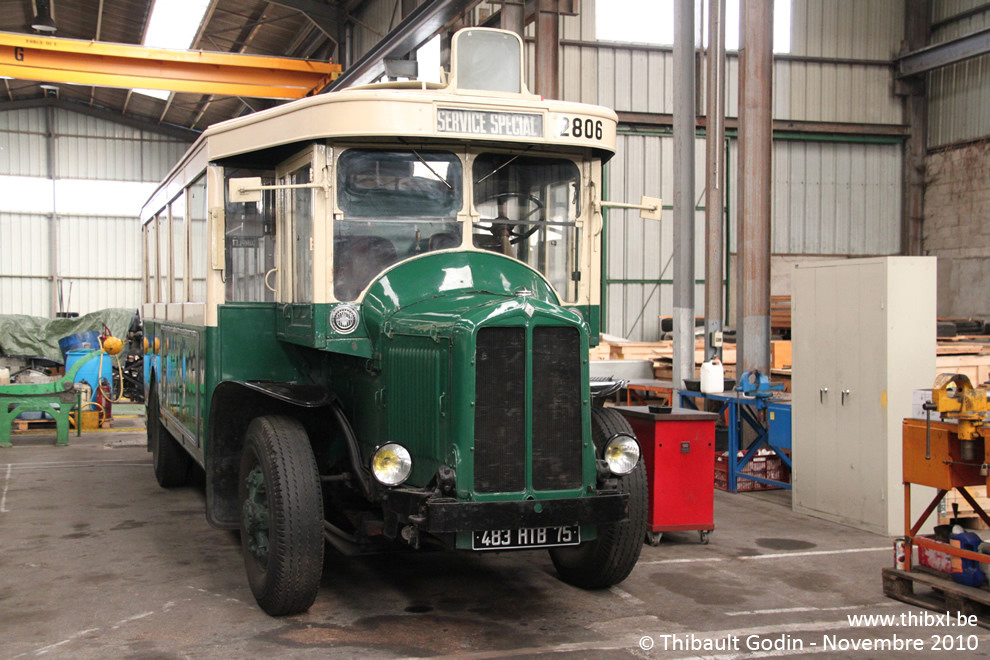Bus 2806 (483 HTB 75) au Musée des transports urbains, interurbains et ruraux (AMTUIR) à Chelles