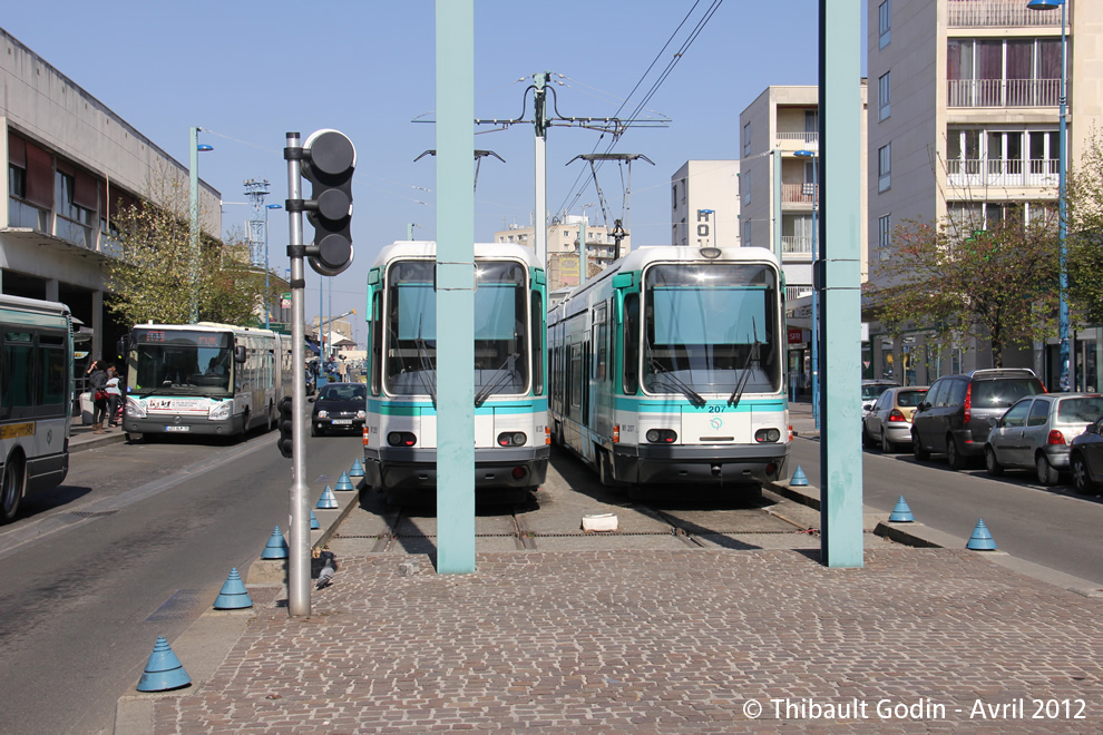 Trams 205 et 207 sur la ligne T1 (RATP) à Noisy-le-Sec