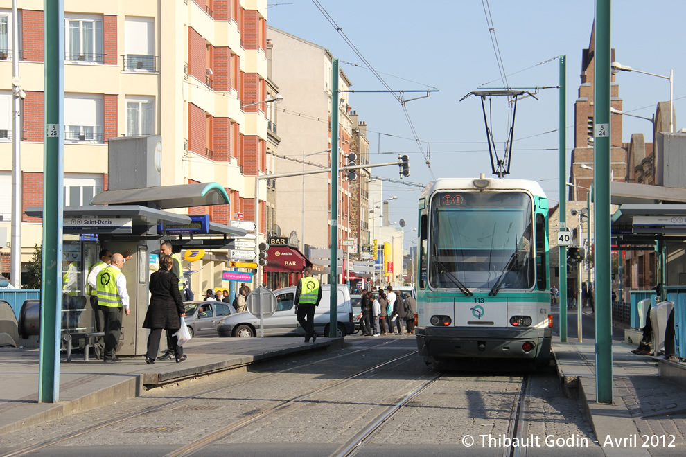 Tram 113 sur la ligne T1 (RATP) à La Courneuve