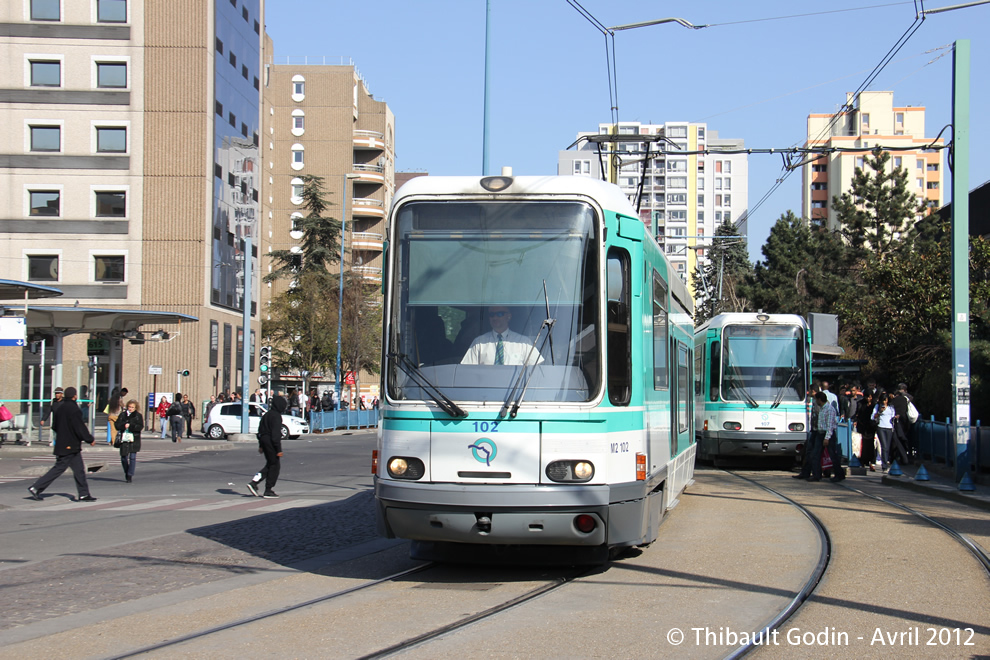 Tram 102 sur la ligne T1 (RATP) à Bobigny