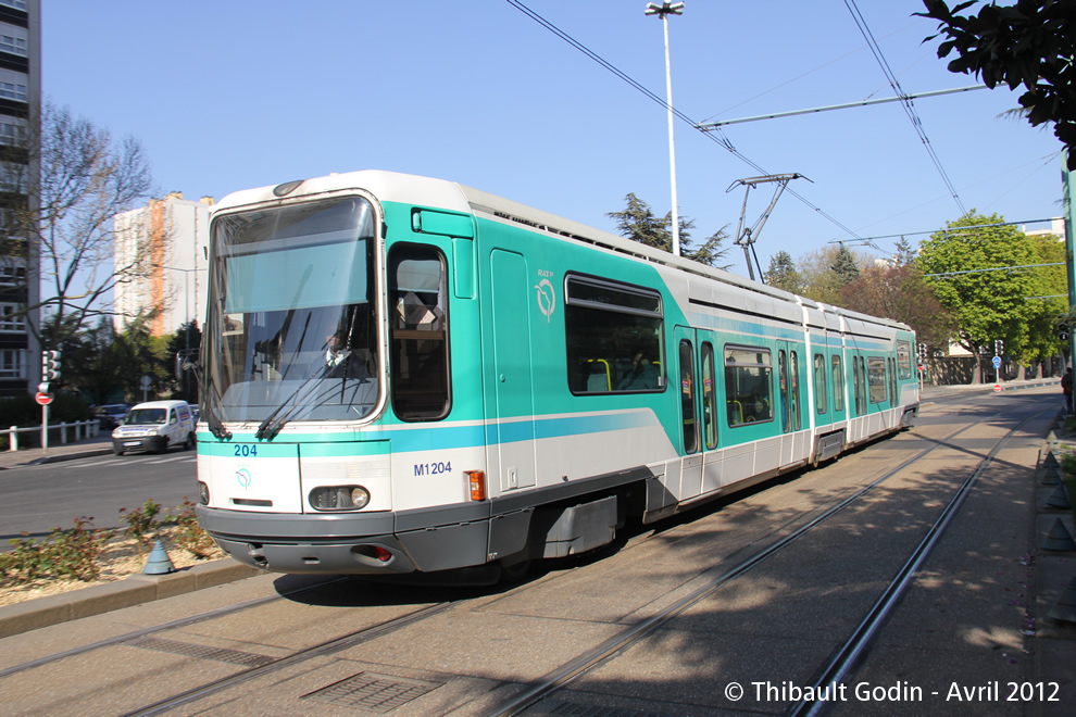 Tram 204 sur la ligne T1 (RATP) à Bobigny