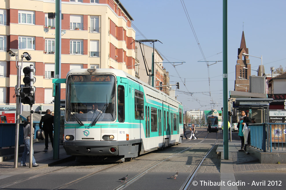 Tram 113 sur la ligne T1 (RATP) à La Courneuve