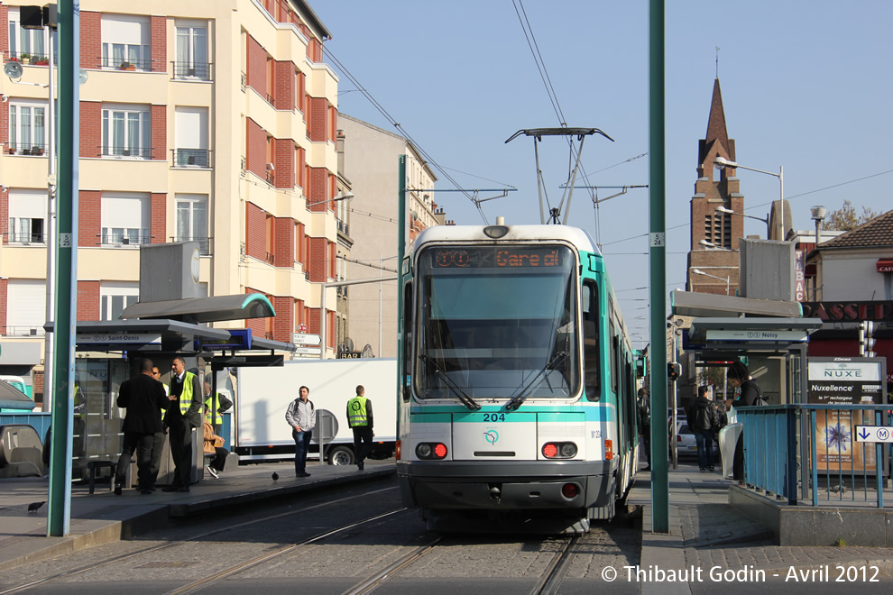 Tram 204 sur la ligne T1 (RATP) à La Courneuve